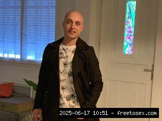 Uncut, Beard, Tatoo, Dirty talk, Sph, Joi, Snapshot, Smoke cigarette, Rolep..., Quicky 18