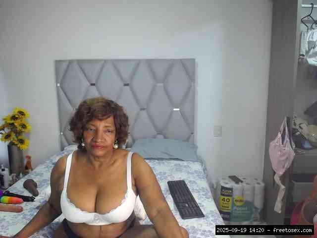 Shaved mature, Shaved ebony, Group chat for 20 39 tokens, Full privates for..., Flirt 12