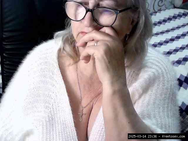 Group chat for 20 39 tokens, Full privates for 90 tokens, Privates for 60 8..., role grannies 9