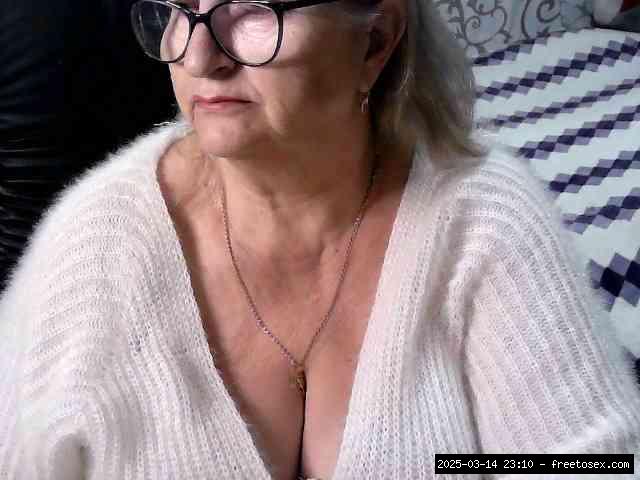 Group chat for 20 39 tokens, Full privates for 90 tokens, Privates for 60 8..., Fingering Grannies 8