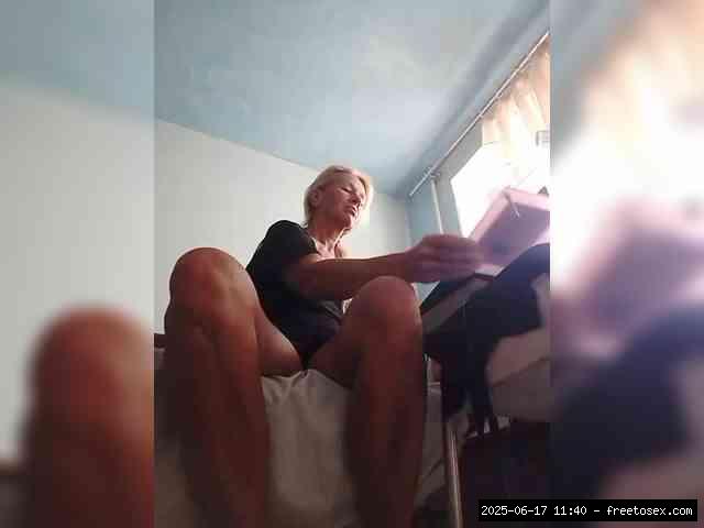 Shaved white, Shaved mature, Group chat for 40 tokens, Full privates for 90..., group tokens 9
