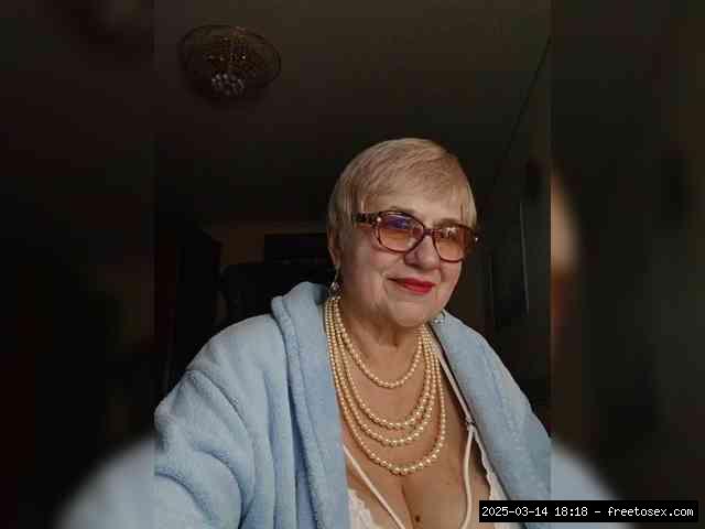 Group chat for 20 39 tokens, Full privates for 60 89 tokens, Privates for 6..., hairy grannies 11