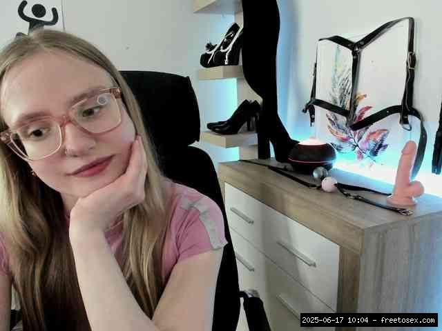 Shaved white, Shaved babes, Group chat for 40 tokens, Full privates for 90 ..., Cfnm 18