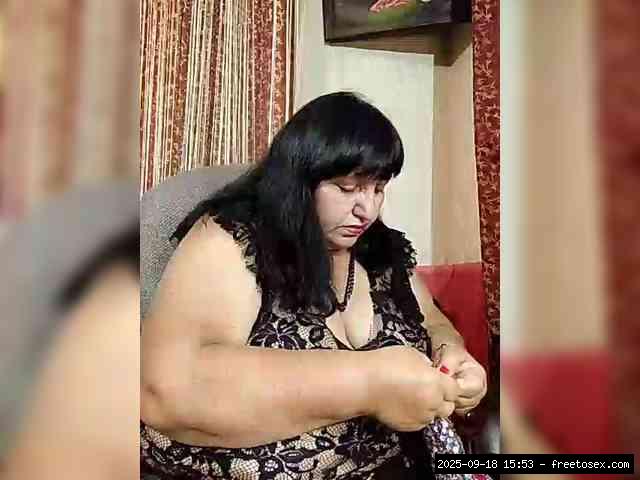 Group chat for 40 tokens, Full privates for 90 tokens, Privates for 60 89 t..., enjoying 17
