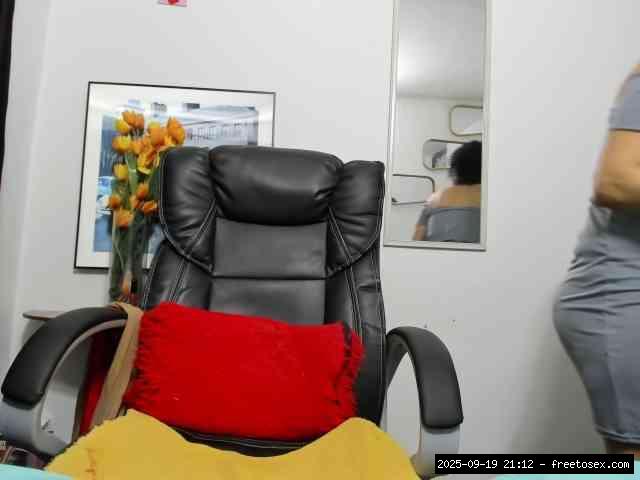 Group chat for 20 39 tokens, Full privates for 90 tokens, American, Medium ..., fallenangelmarielleascendthefutanaritower 15