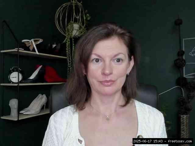 Shaved white, Shaved mature, Group chat for 40 tokens, Full privates for 90..., foot 7