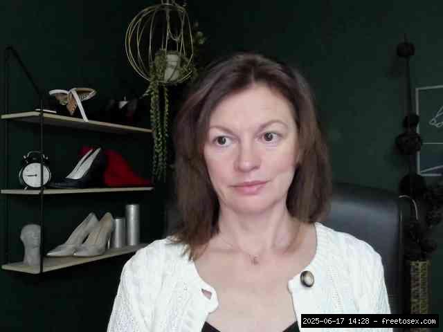 Shaved white, Shaved mature, Group chat for 40 tokens, Full privates for 90..., Bdsm Mature 14