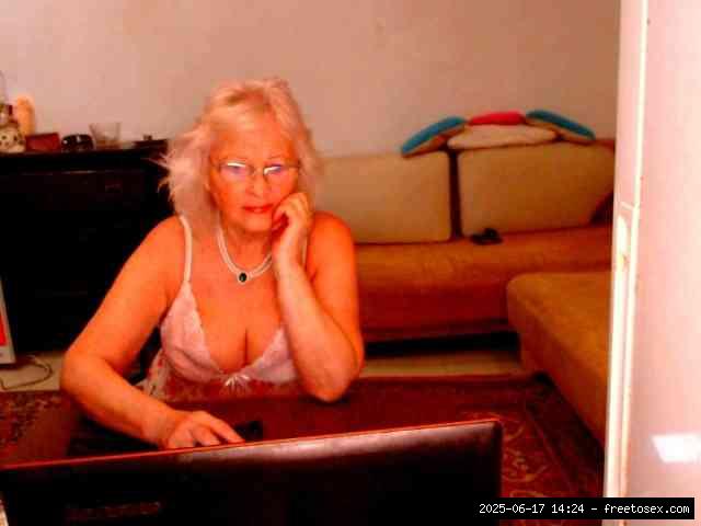Group chat for 20 39 tokens, Full privates for 60 89 tokens, Privates for 3..., cunnilingus 15