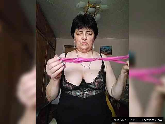 Group chat for 10 19 tokens, Full privates for 60 89 tokens, Privates for 3..., Housewifes Grannies 0