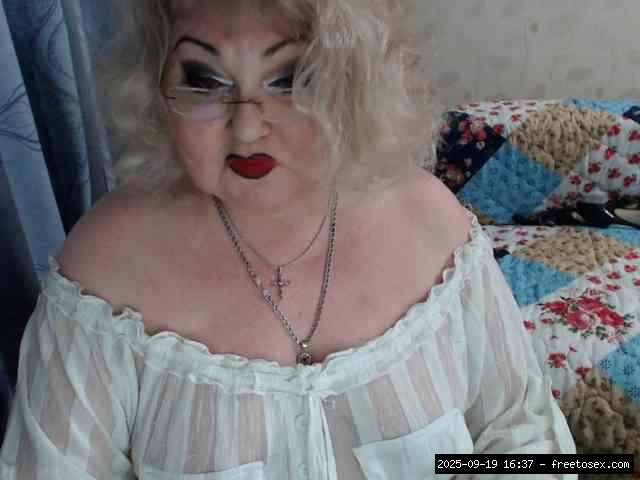 Group chat for 20 39 tokens, Full privates for 90 tokens, Privates for 60 8..., medium grannies 17