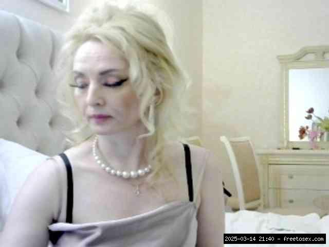 Group chat for 40 tokens, Full privates for 30 59 tokens, Privates for 60 8..., White Mature 12