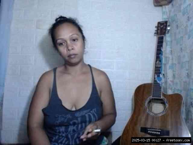 Group chat for 20 39 tokens, Full privates for 90 tokens, Privates for 60 8..., Housewifes Ebony 2