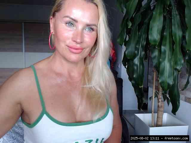 Shaved white, Shaved mature, Group chat for 40 tokens, Full privates for 90..., privates mature 5