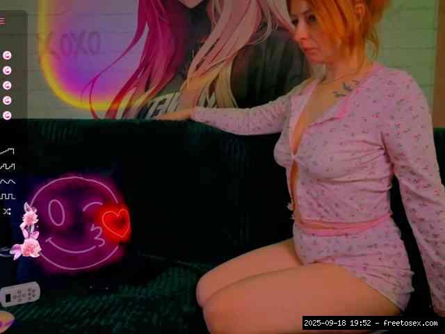 Shaved white, Shaved mature, Full privates for 60 89 tokens, Privates for 3..., kissing 5