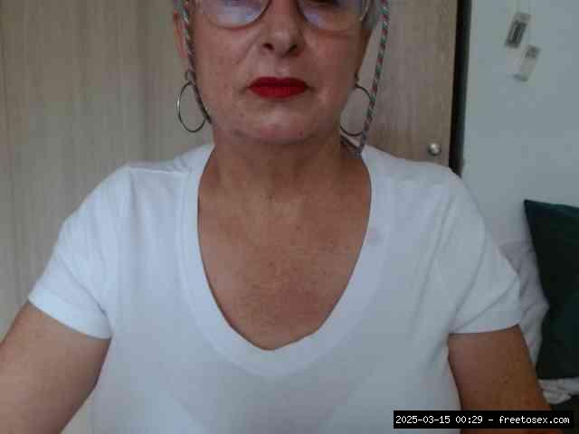 Group chat for 20 39 tokens, Full privates for 90 tokens, Privates for 60 8..., role grannies 11