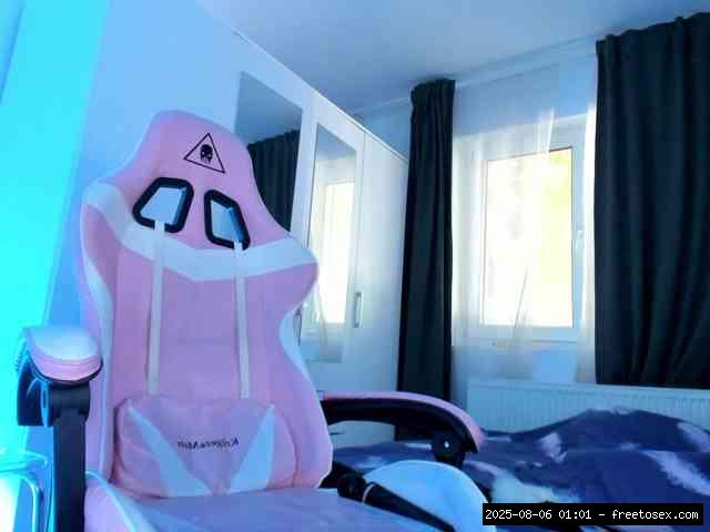 Shaved white, Shaved babes, Group chat for 40 tokens, Full privates for 90 ..., lick 15