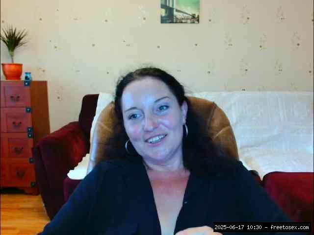 Shaved white, Shaved mature, Group chat for 40 tokens, Full privates for 60..., Licking 12