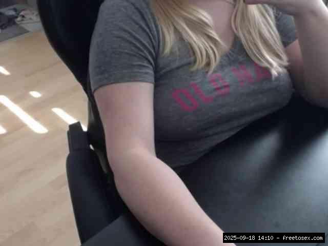 Shaved white, Shaved babes, Group chat for 40 tokens, Full privates for 90 ..., Squirt Babes 4