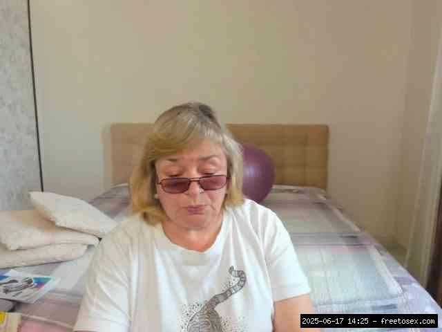 Group chat for 40 tokens, Privates for 30 59 tokens, American, White granny..., tugging 19