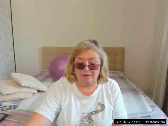 Group chat for 40 tokens, Privates for 30 59 tokens, American, White granny..., big grannies 11