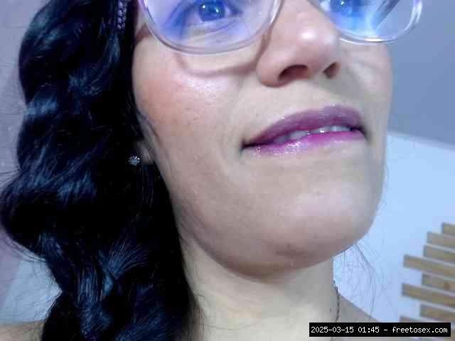 Group chat for 20 39 tokens, Full privates for 90 tokens, Privates for 30 5..., Housewifes Latina 2