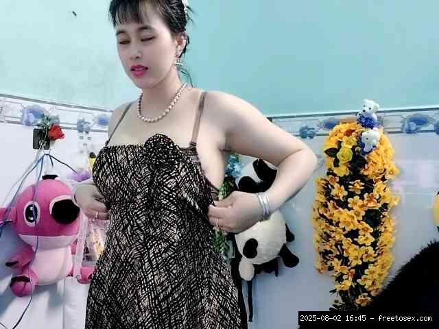 Group chat for 20 39 tokens, Full privates for 30 59 tokens, Privates for 3..., play young 15