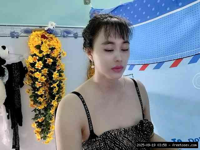 Group chat for 20 39 tokens, Full privates for 30 59 tokens, Privates for 3..., chatting 3