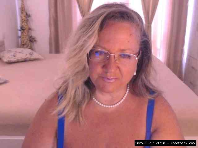 Group chat for 20 39 tokens, Full privates for 90 tokens, Privates for 60 8..., housewifes grannies 1