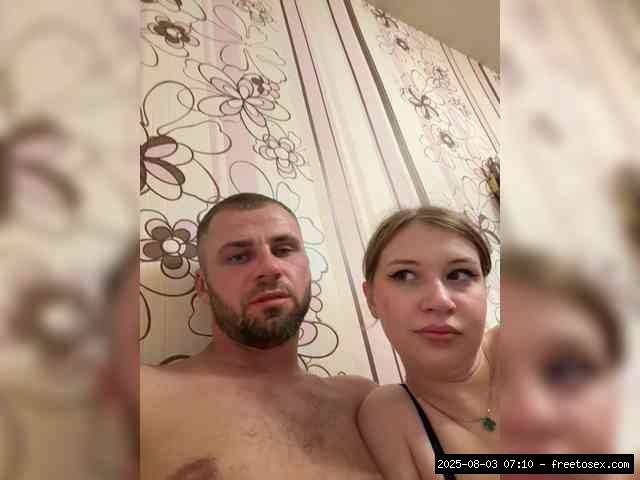 Group chat for 20 39 tokens, Full privates for 90 tokens, Privates for 60 8..., pussylicking 9